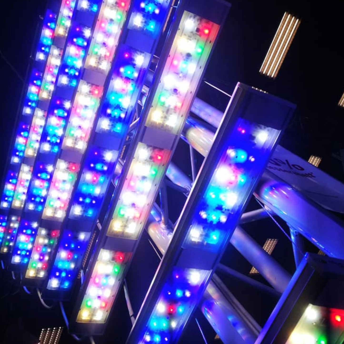 aquaBAR HighColor+ – Die innovative LED-Aquarienbeleuchtung fürs Meerwasseraquarium - AQUAWORLD.AT